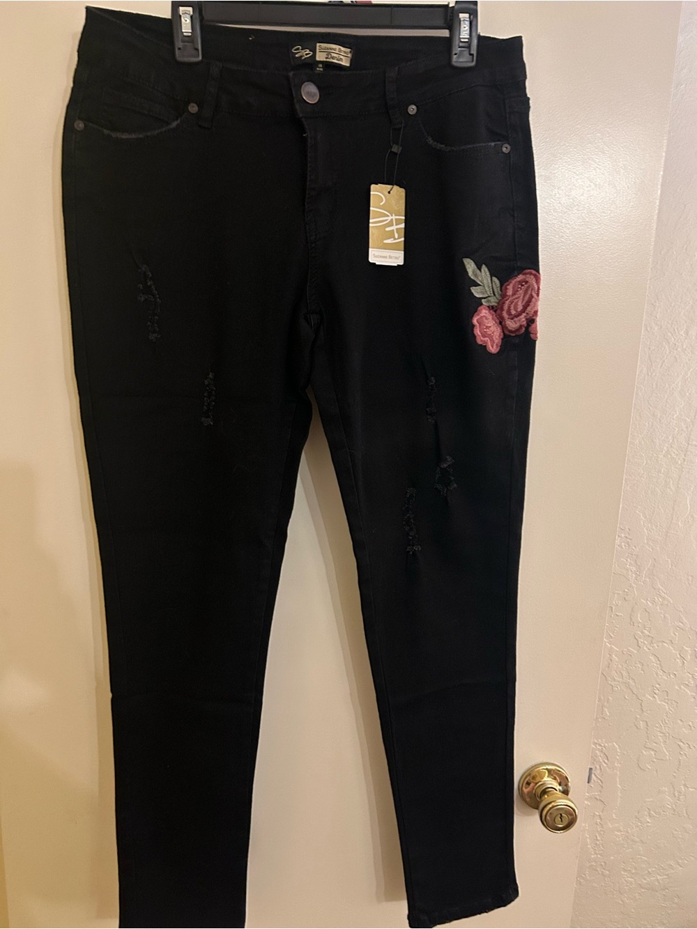 Suzanne Betro Black Skinny Jeans with Rose Embroidery